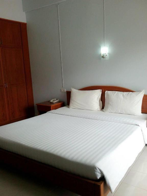 Ritzy House Hotel Chumphon Zewnętrze zdjęcie