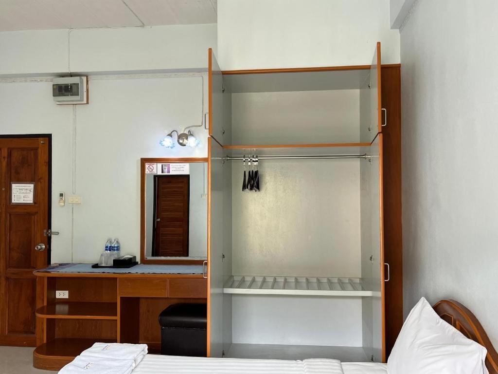 Ritzy House Hotel Chumphon Zewnętrze zdjęcie