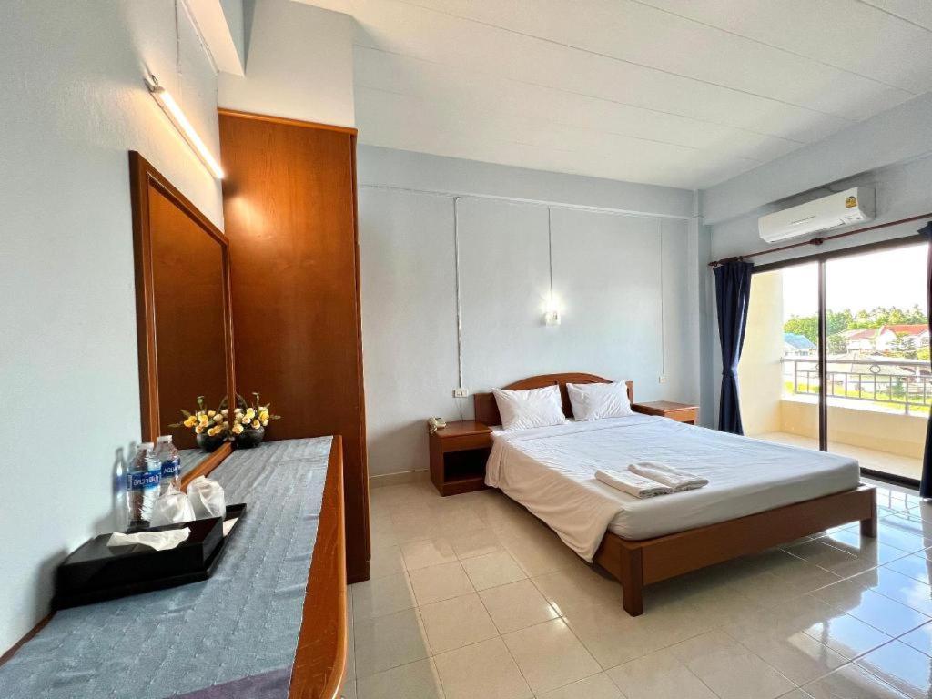 Ritzy House Hotel Chumphon Zewnętrze zdjęcie